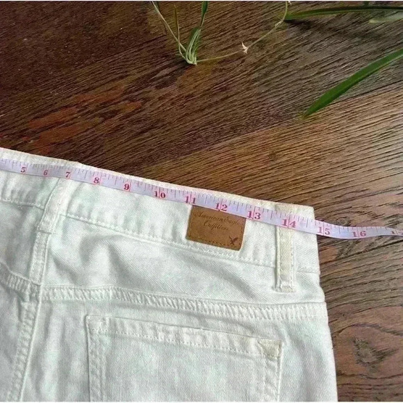American Eagle Outfitters White Floral Embroidered Stretch Jean Short shorts  0 - Picture 10 of 11